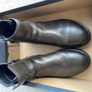 ECCO WOMEN'S BELLA DOUBLE ZIPPER BOOT -deep forest size 5-5.5 $80